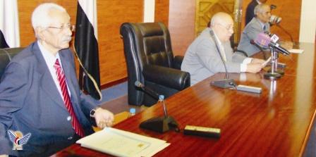 من الاجتماع الاستثنائي لمجلس الشورى أمس